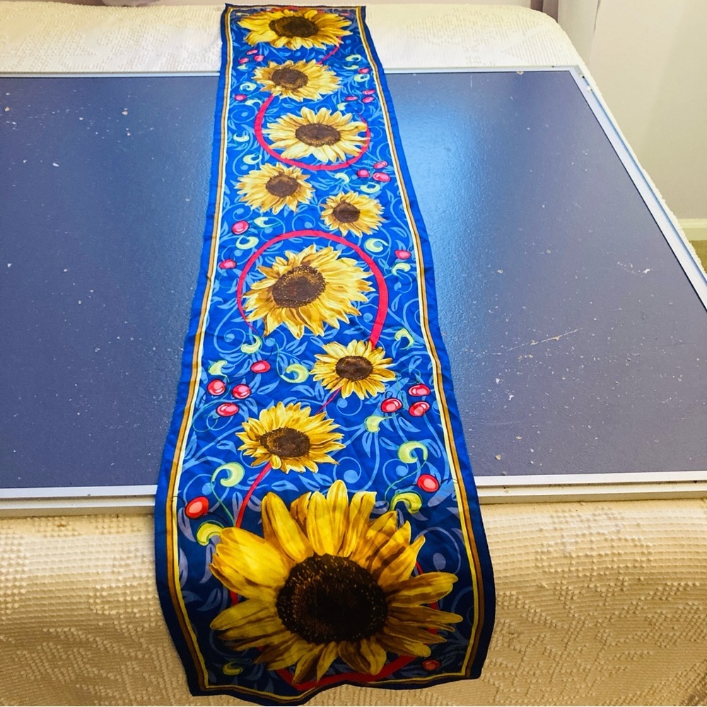 Silk Scarf-The Pennsylvania Horticultural Society - Picture 5 of 5